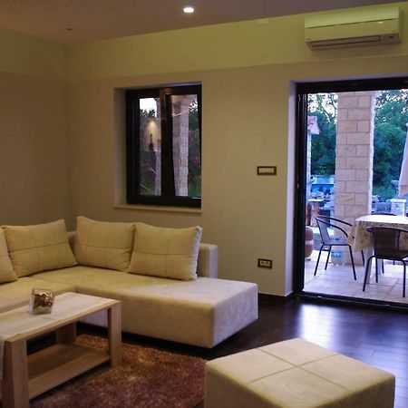 Apartment Verano Njivice Bagian luar foto