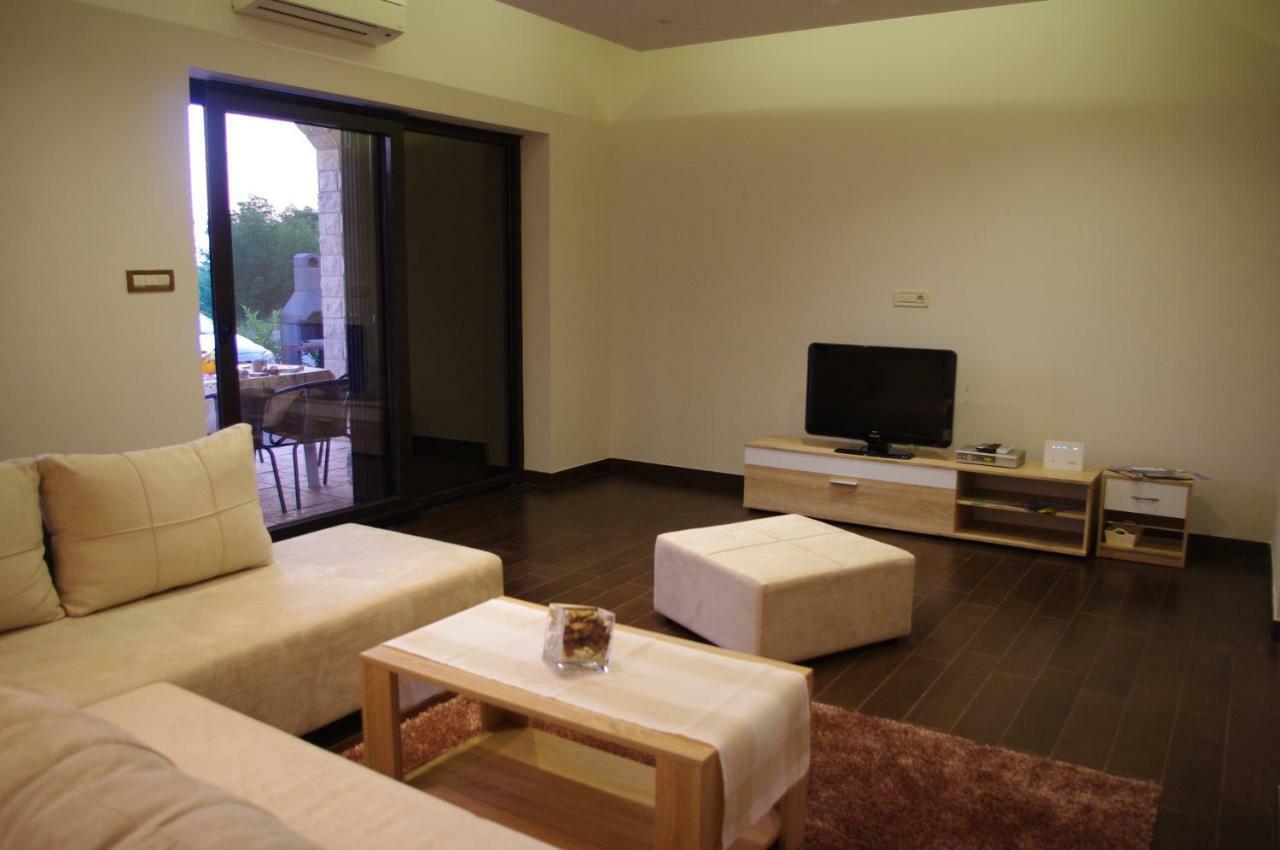 Apartment Verano Njivice Bagian luar foto