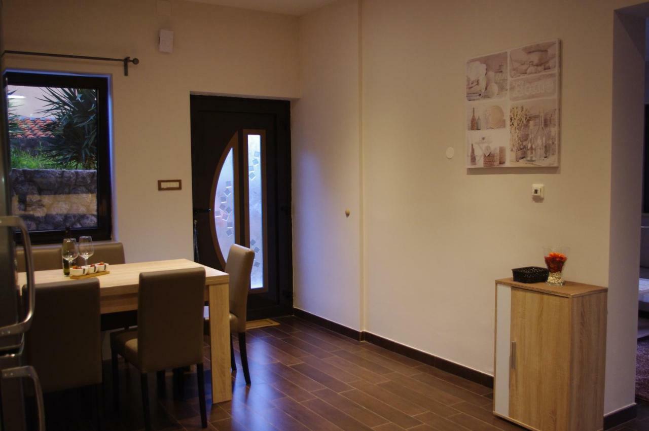 Apartment Verano Njivice Bagian luar foto