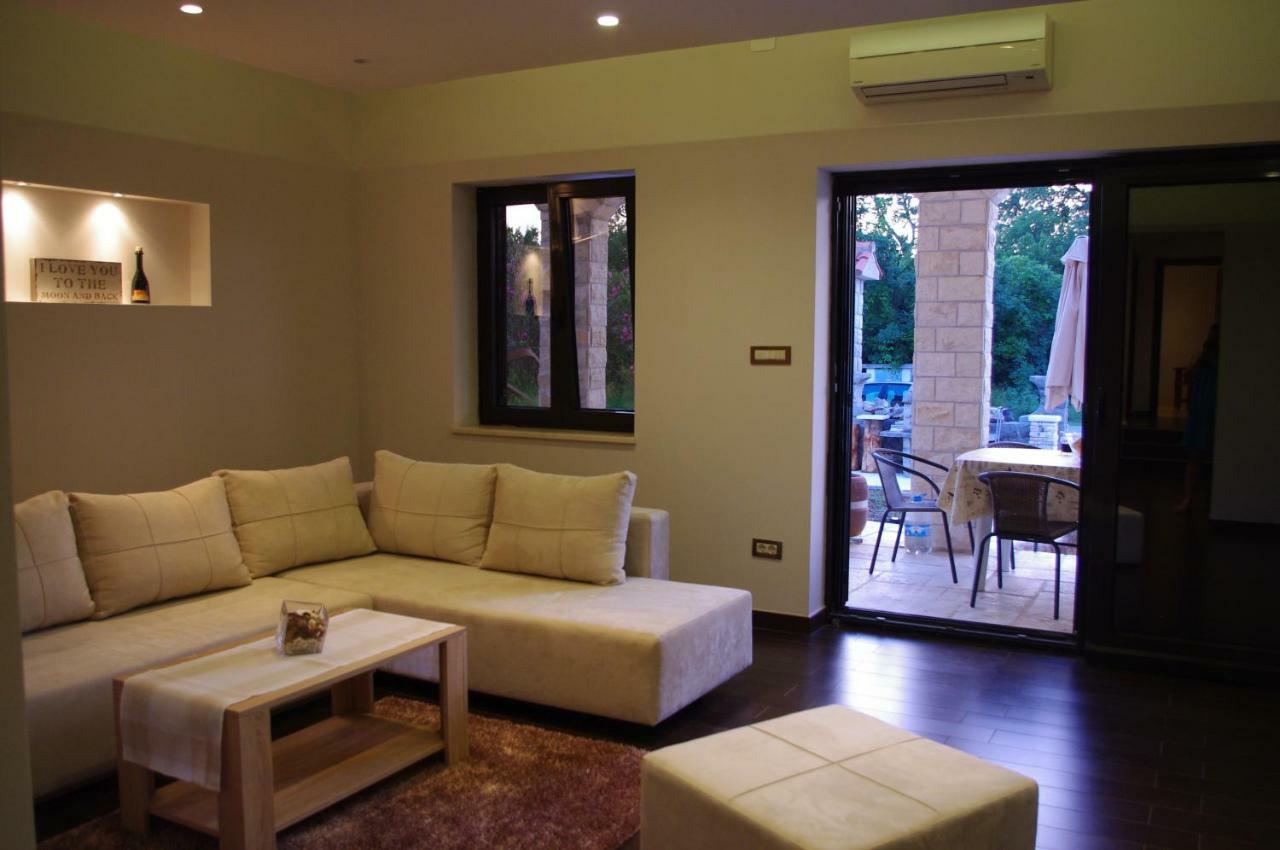 Apartment Verano Njivice Bagian luar foto