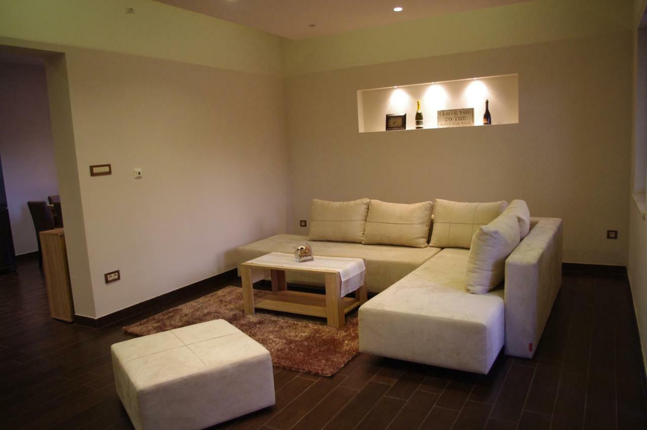 Apartment Verano Njivice Bagian luar foto